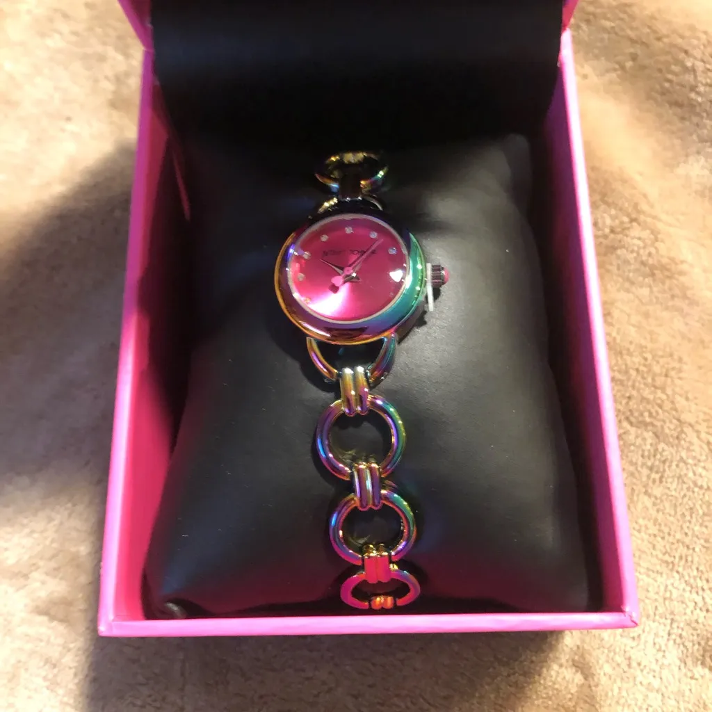 Betsey Johnson time links of love watch. New in box. - Image 2