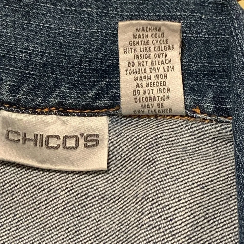 CHICO’S DENIM LACE APPLIQUÉ JACKET Sz: 1 - Image 9