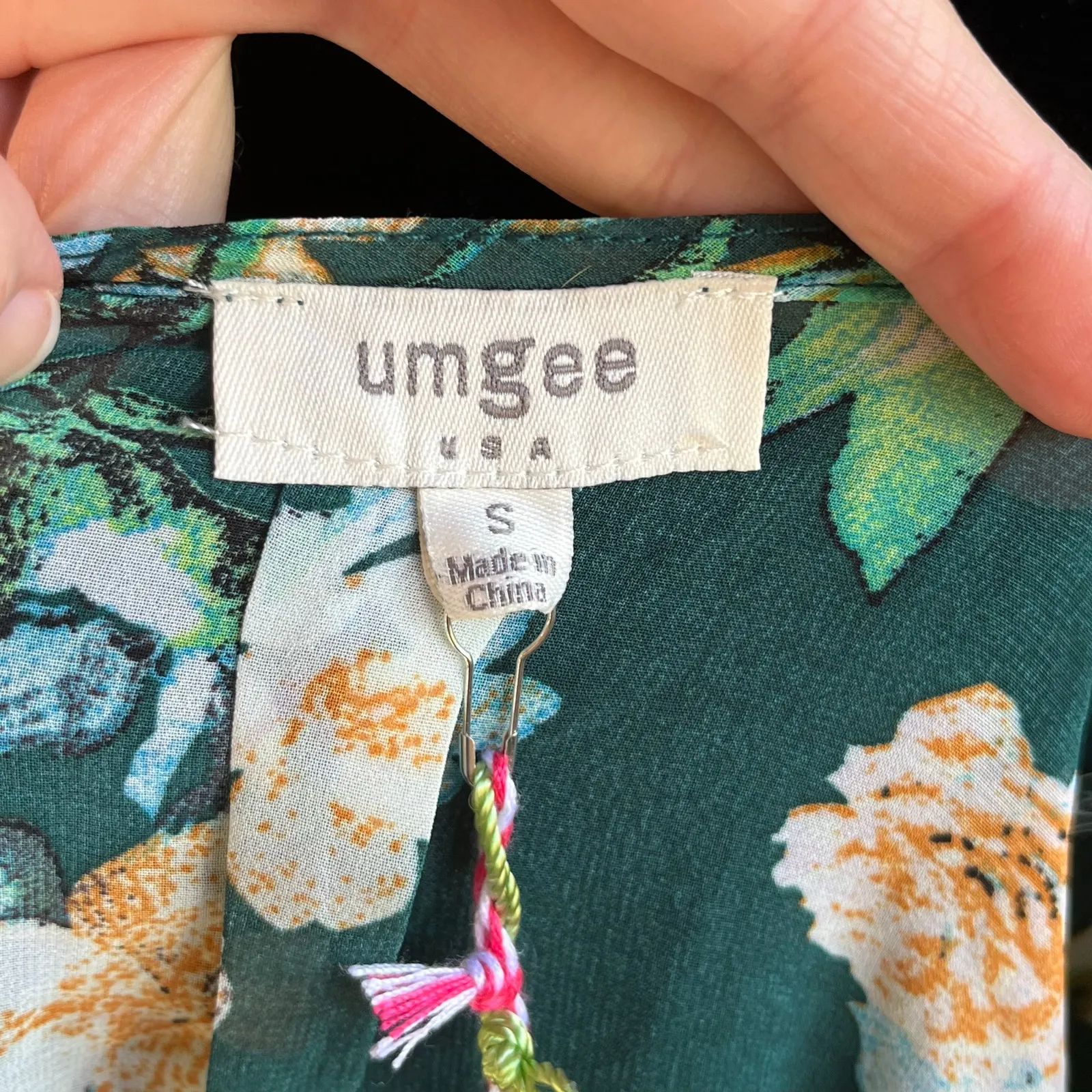 Umgee Women's Green Floral Ruffled Front Sheer Blouse Size S. NEW - Image 9