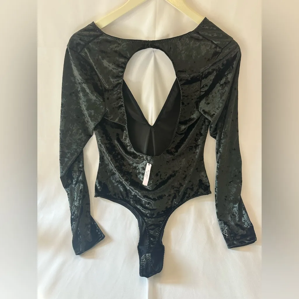 NWT Victorias Secret Black Velvet Bodysuit M/L Deep V Open Back Long Sleeve New - Image 4