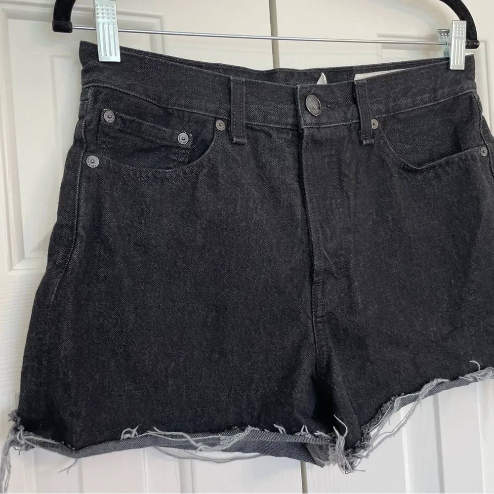 Rag & bone Maya High Rise Black Denim Shorts Button Fly Sz 29 Distressed Raw Hem - Image 3