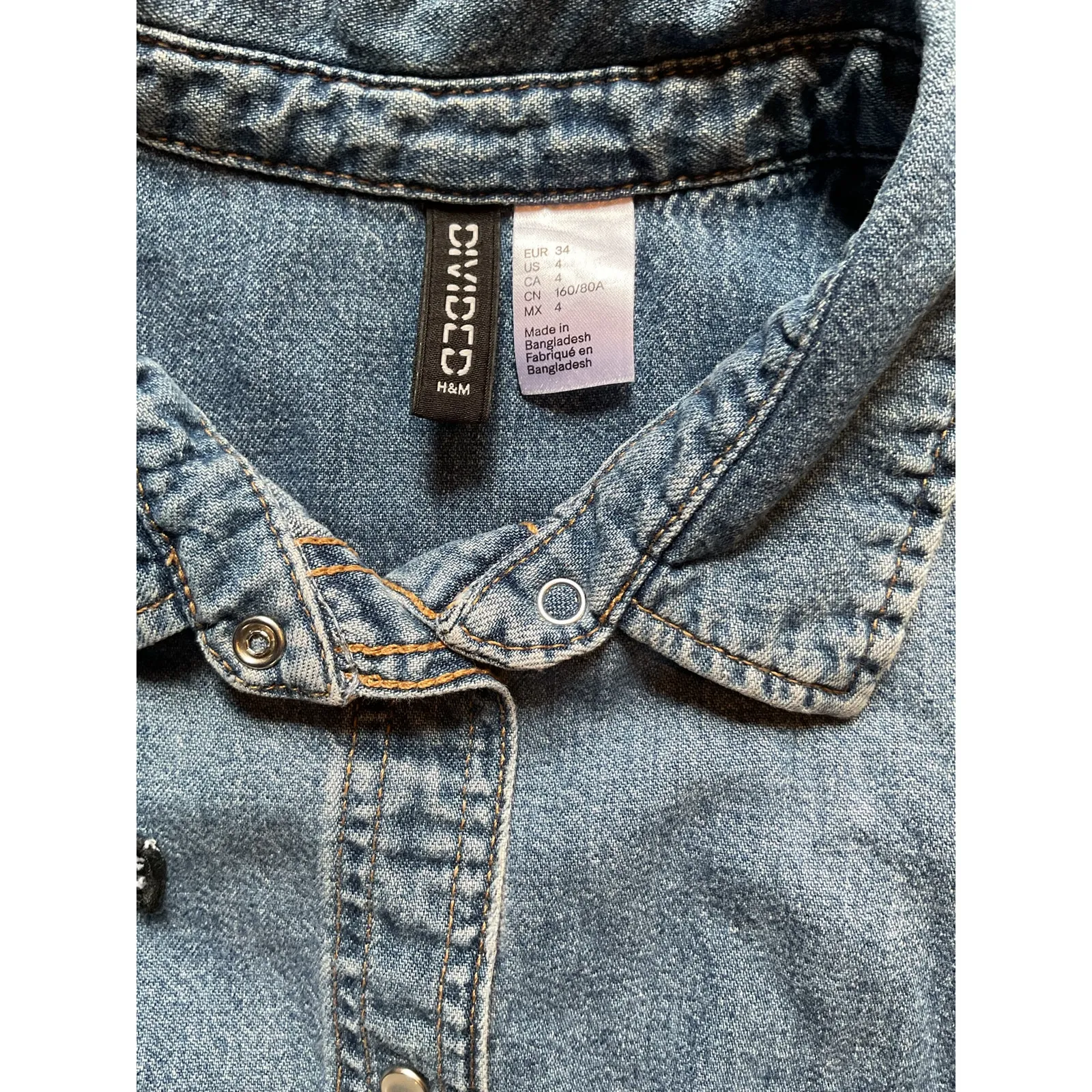 H&M Denim Shirt Women’s Oversized Grunge Y2K Distressed  Rose Graphic  Jean Top - Image 4