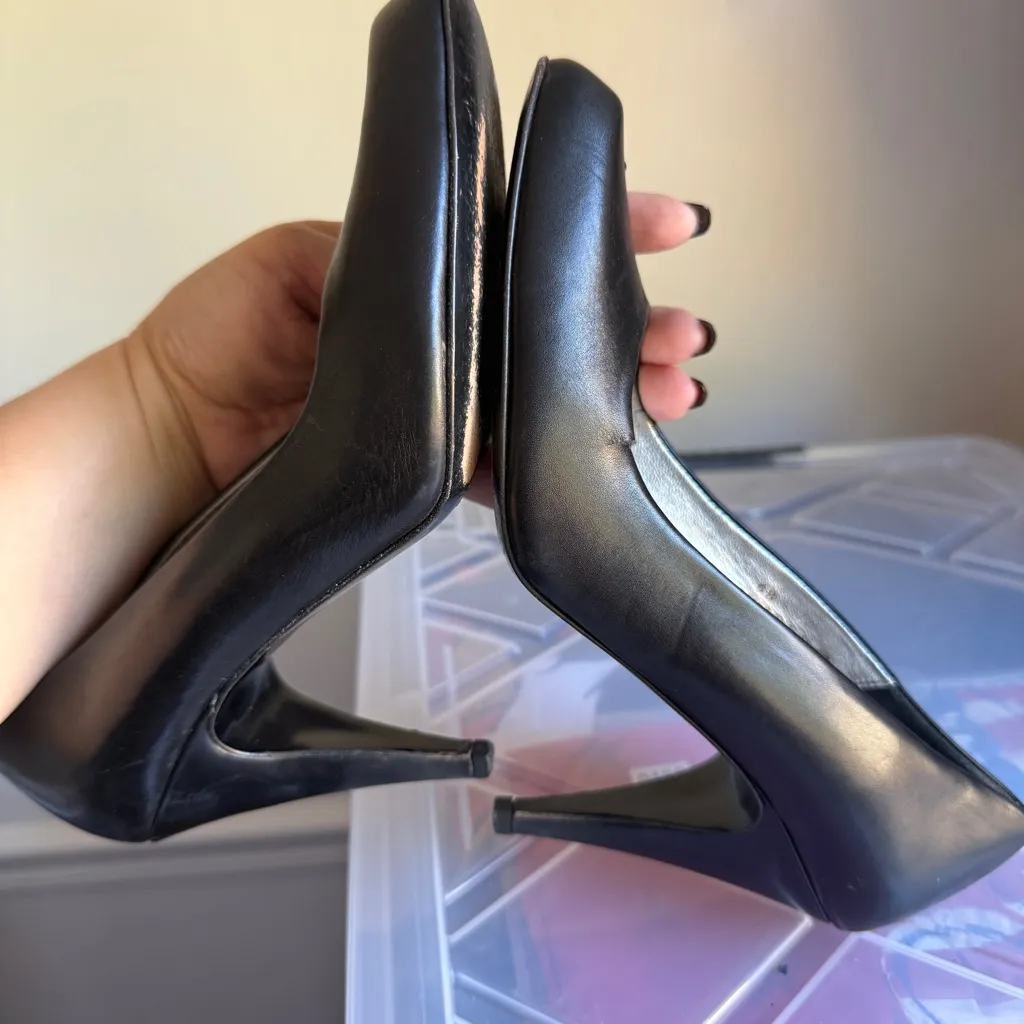 Coach Size 6M Elegant Classic Black Women's Pumps - Image 9