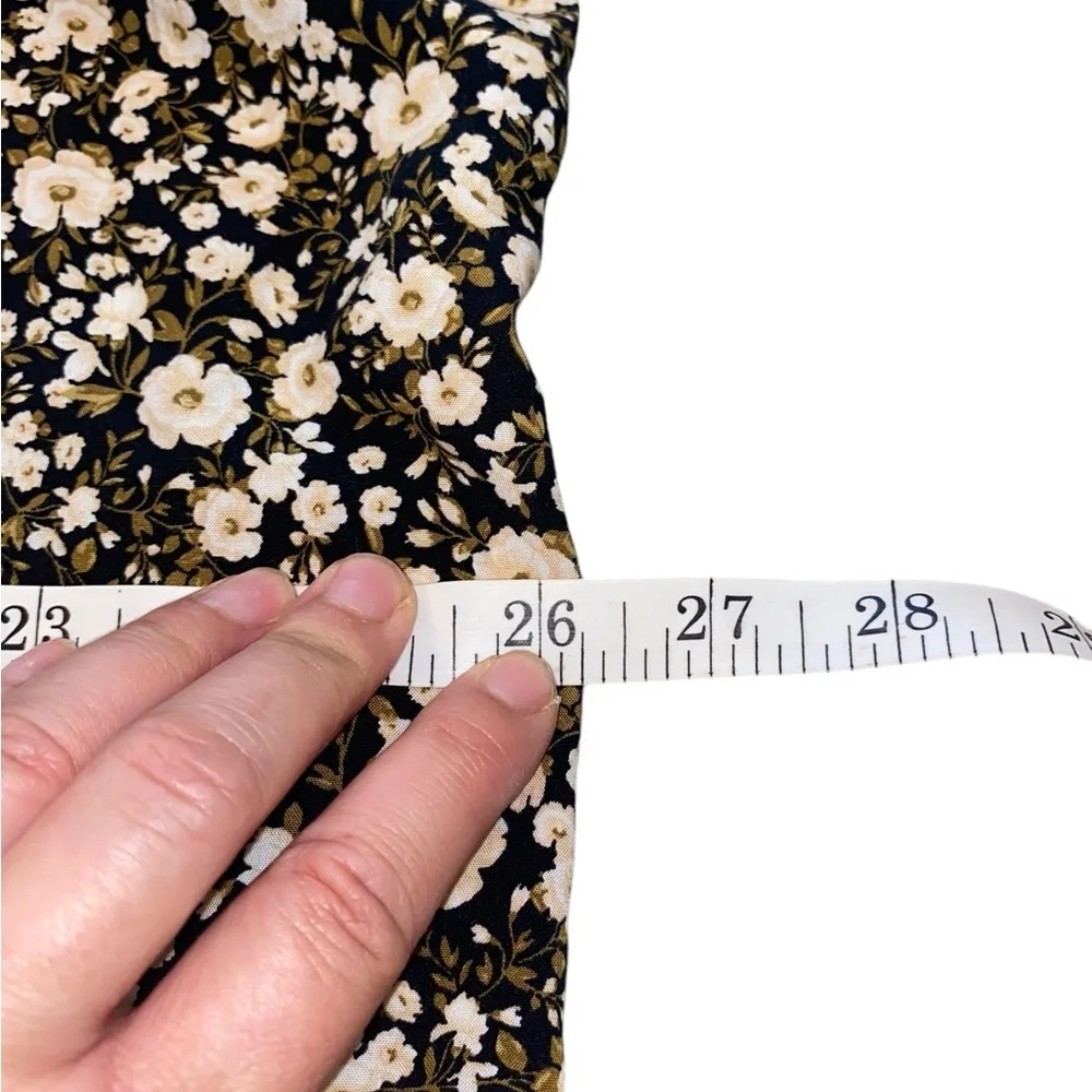 Old Navy black and cream floral tank top - Image 10