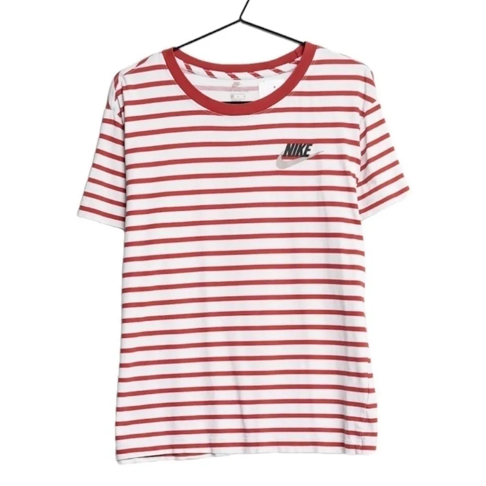 Nike Size Medium Red and White Striped Sporty Preppy T-Shirt - Image 2