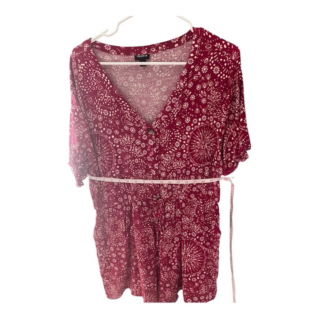 Torrid  Women's Red Patterned jumper - Image 4