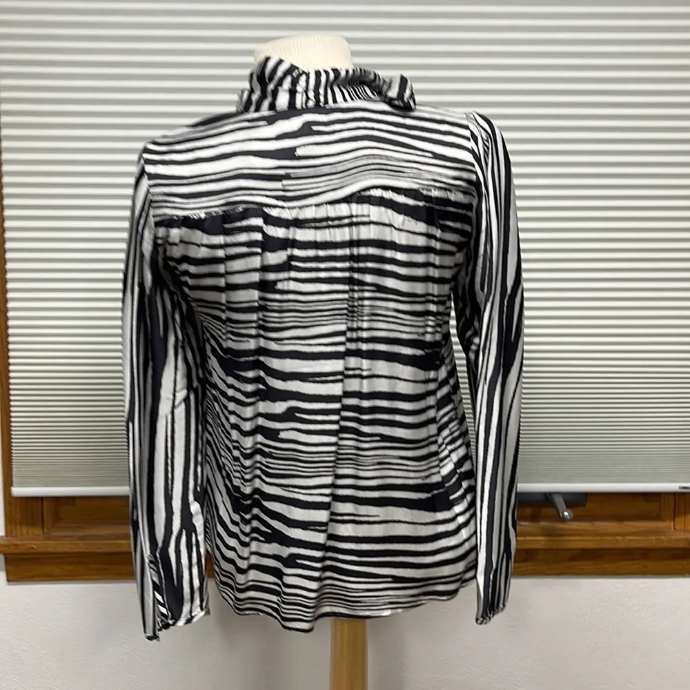 Banana Republic NWT Zebra Print Mock Neck Tie Ling Sleeve Blouse Size XS - Image 7
