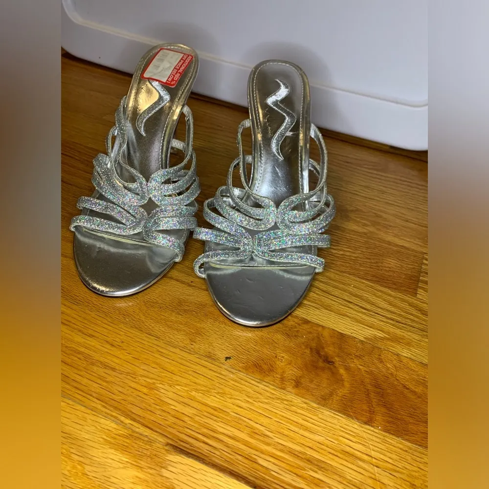 NWOT Nina Slingback Strappy Glitter Sandals - Image 5