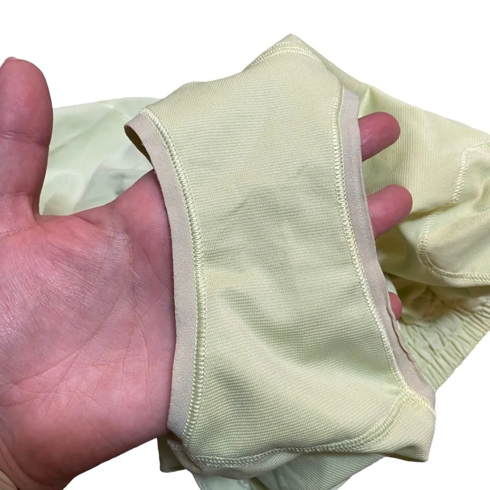 Lululemon Women’s Size‎ 8 Hotty Hot Low Rise Short 2.5" Crispin Green - Image 8