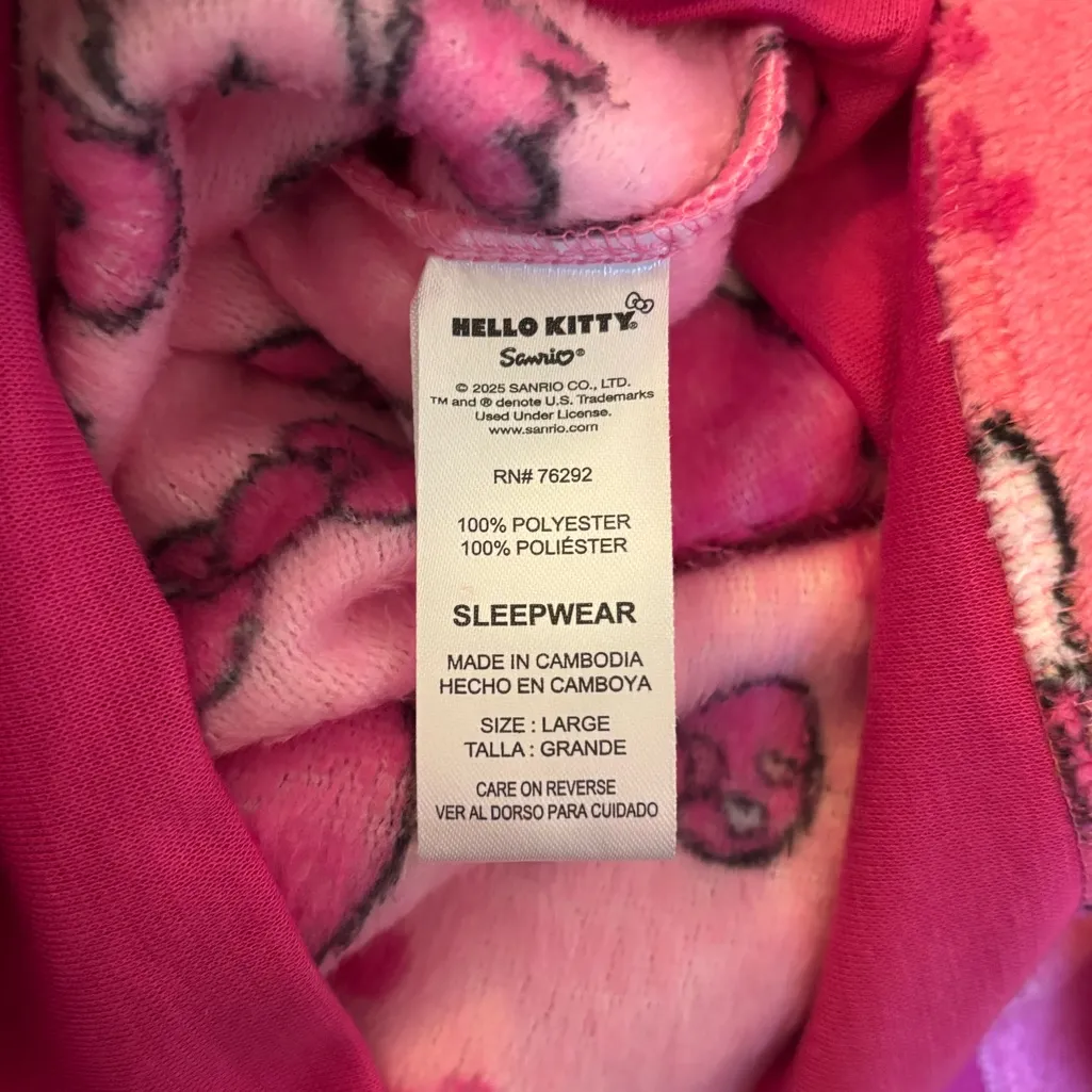 NWT Hello Kitty Love plush fleece pajama set sz L - Image 4