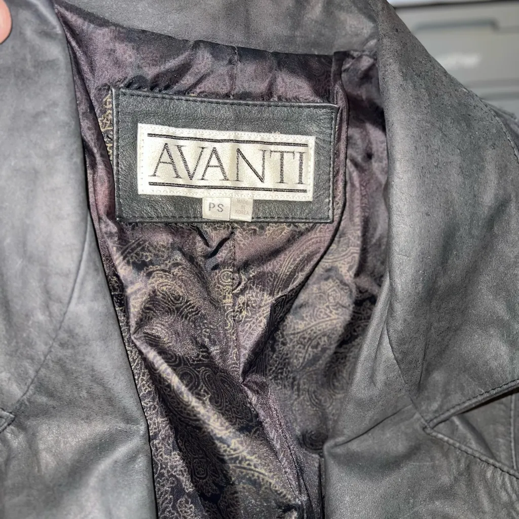 Gorgeous Vintage 90s Avanti Charcoal Suede Trench Coat! - Image 8