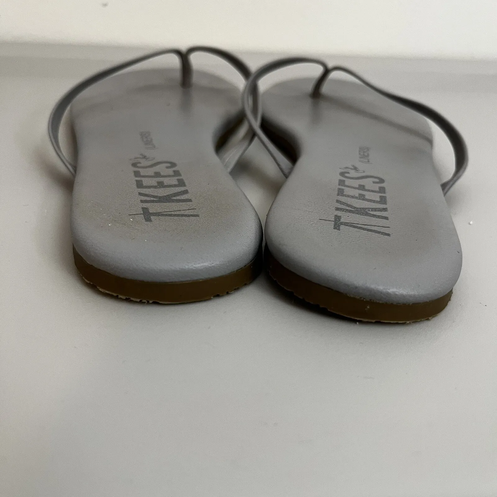 Tkee’s Women’s Liners Gray Slip On Strappy Flip Flop Sz 6.5,‎ EU 37 - Image 4
