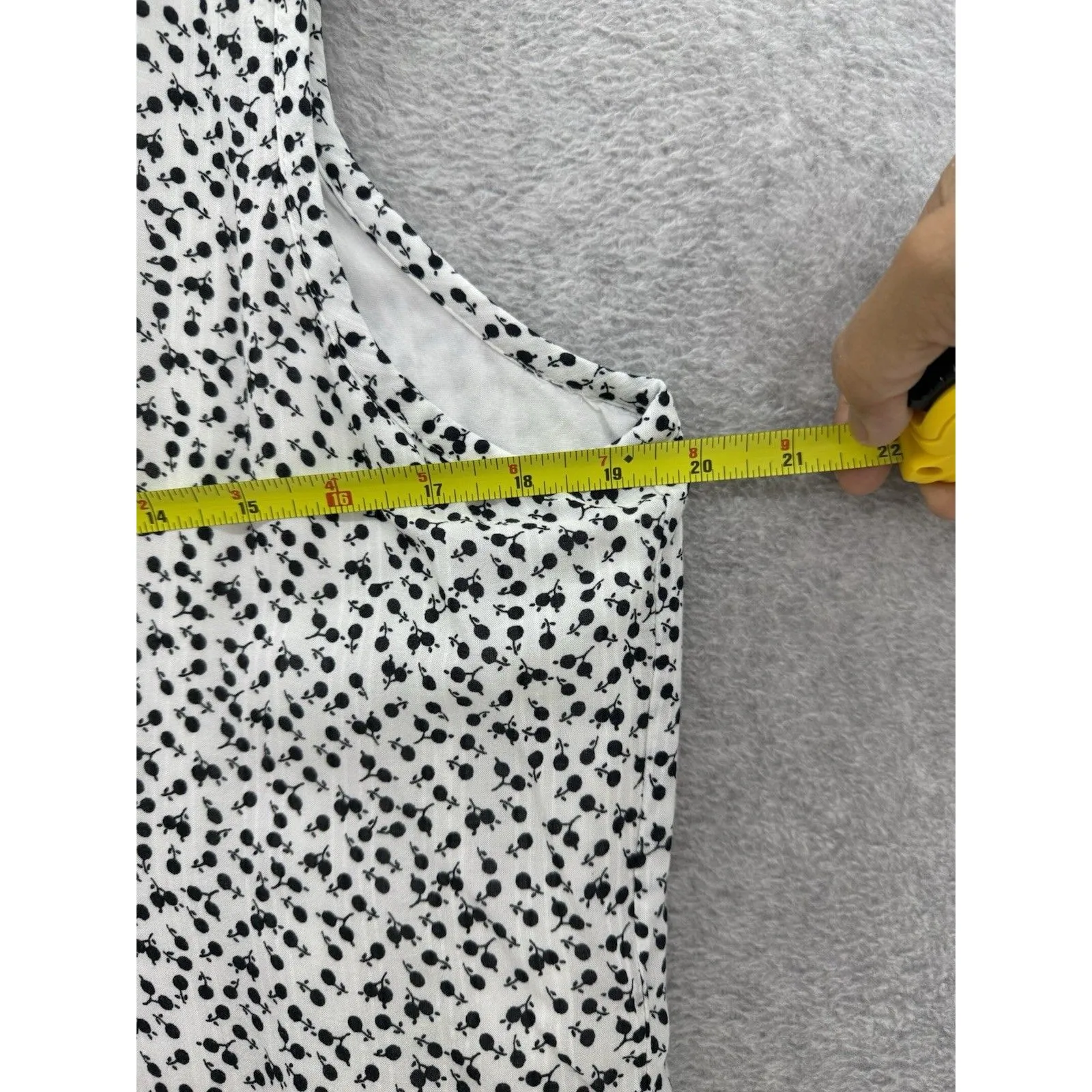 LOFT Ann Taylor Women's Blouse Sleeveless Size Medium Black Roses Lined - Image 6