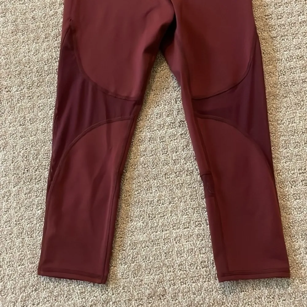 Alo Yoga Burgundy Mesh Leg Capri Pants - Image 3