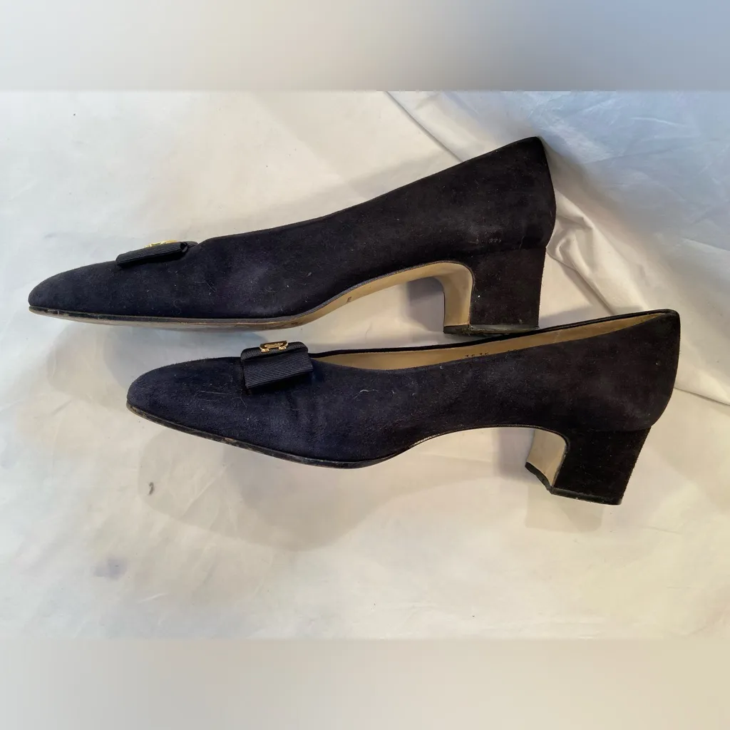 Etienne Aigner vintage blue suede pumps Fiesta, gold‎ logo accent bow, size 10 - Image 7