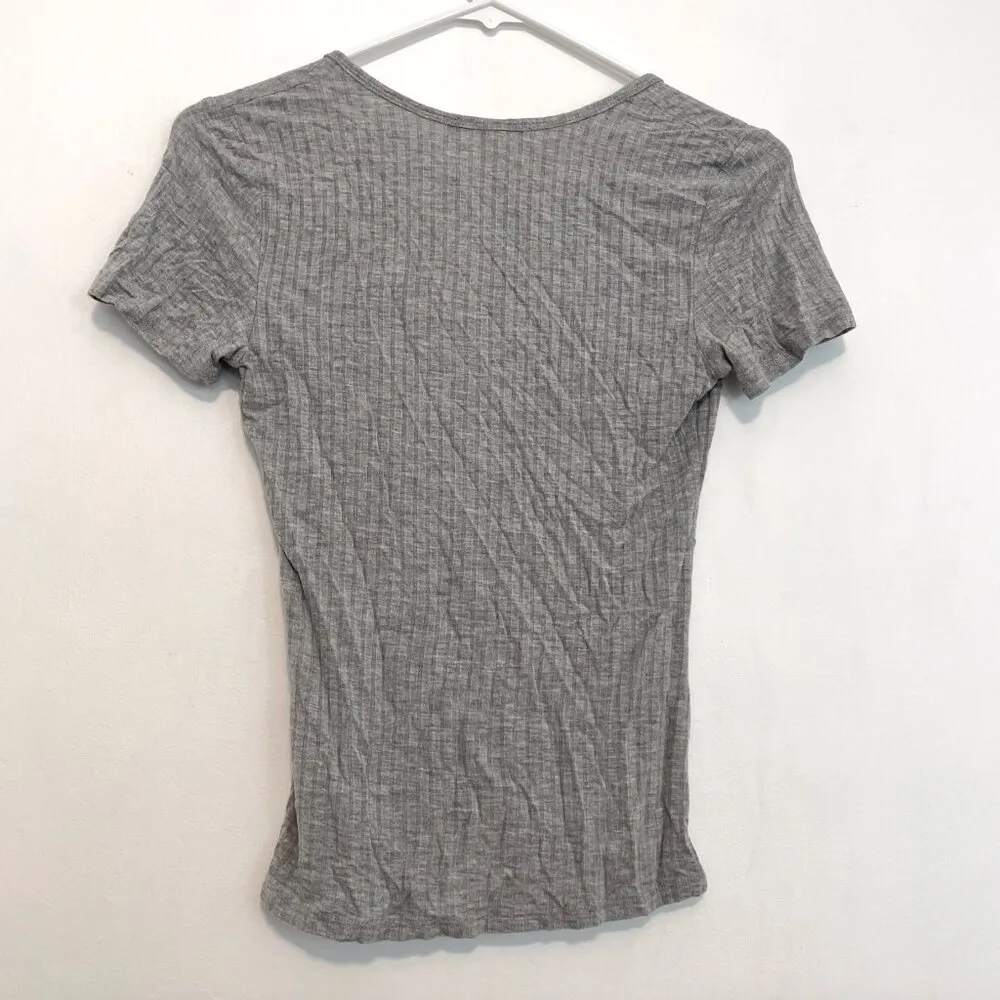 TRULY MADLY DEEPLY URBAN OUTFITTERS Plunging Tee Gray Ribbed V-Neck Y2K Baby Tee - Image 11