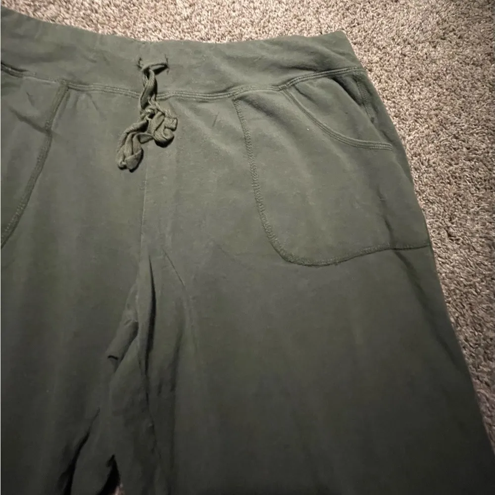 Woman’s Athletic Works Athleisure Core Knit Capris Pull on drawstring Size Large - Image 3