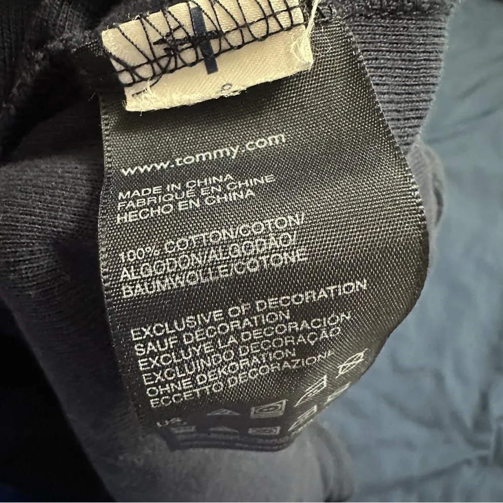 Tommy Hilfiger Women’s Navy Fitted V-Neck Short Sleeve T-Shirt - Image 6