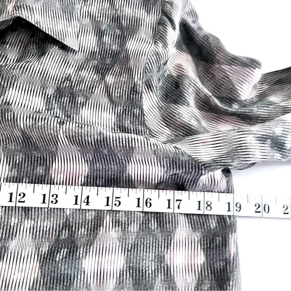 Vintage Carlisle 100% silk geometric print button down blouse size 6 - Image 5