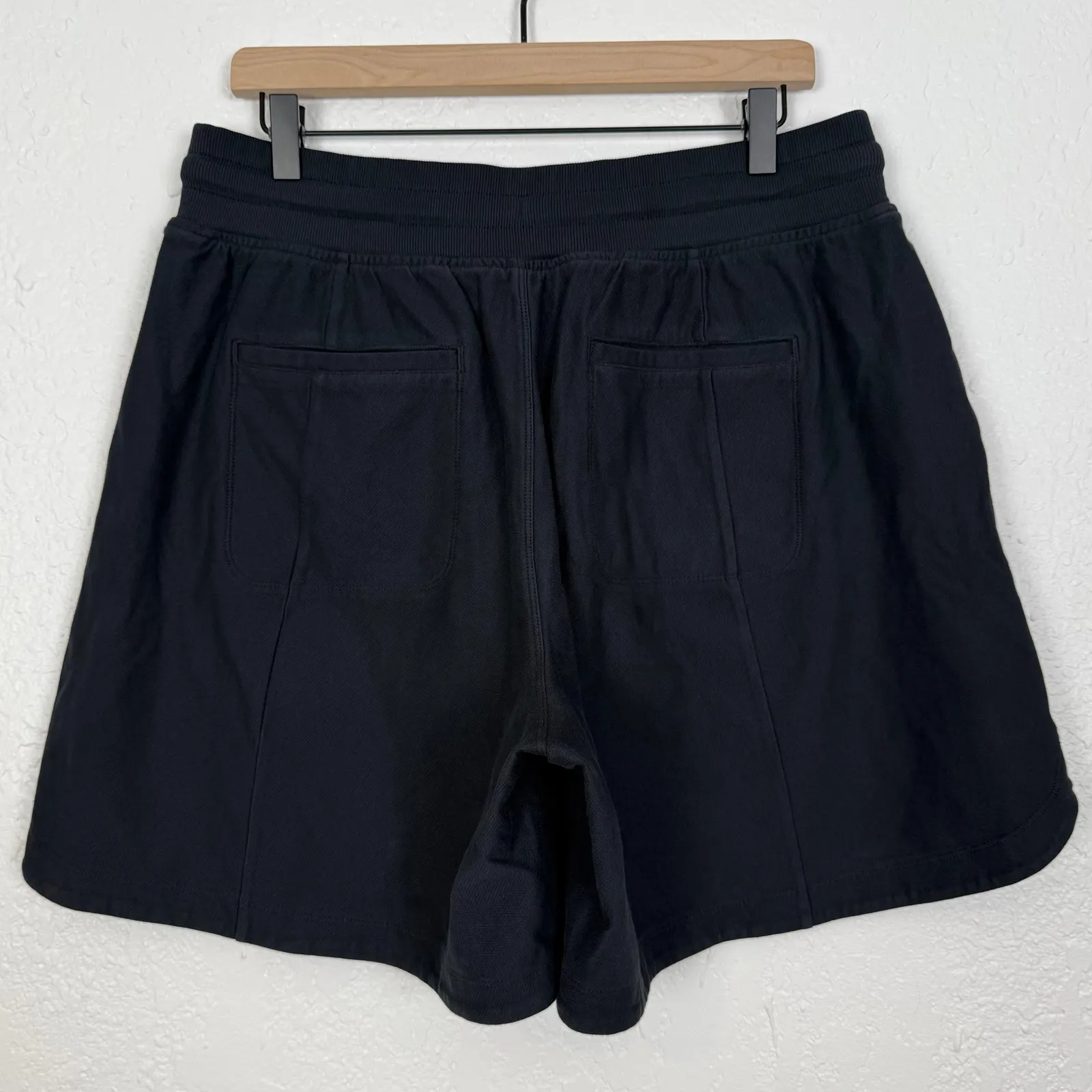 Athleta Farallon Midi Short Black Athleisure Size Large - Image 3