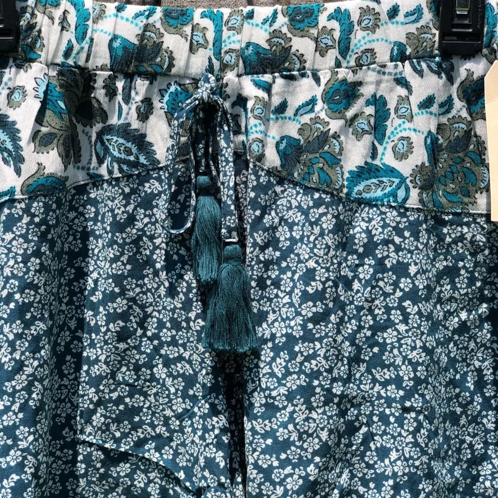 Band of Gypsies Blue Floral Flowing Shorts M - Image 2