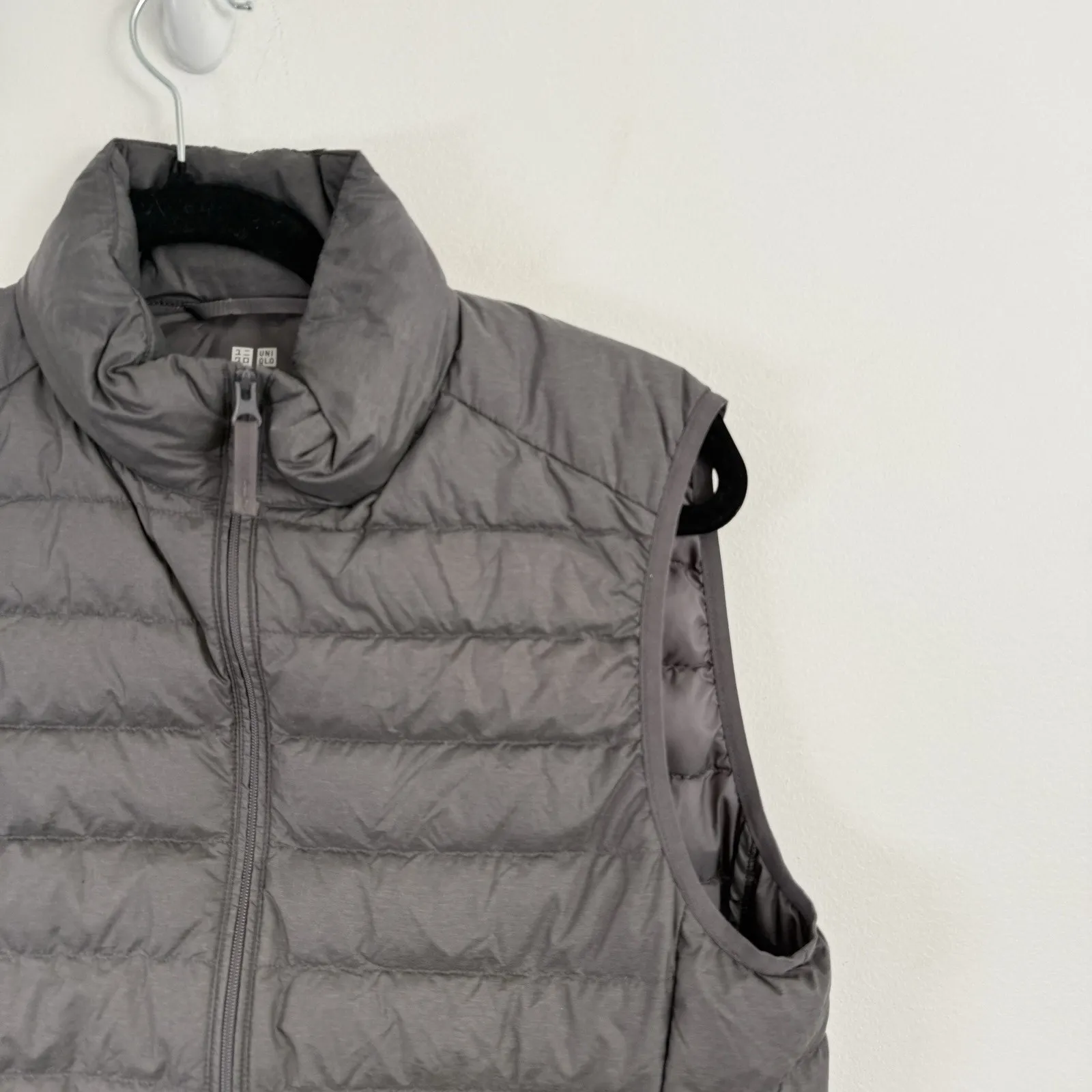 Uniqlo Grey Puffer Down Vest Packable Travel Full Zip Nylon Womens XS - Image 3