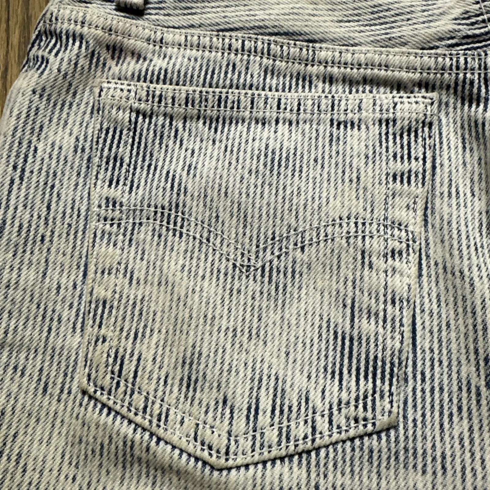 Vintage 1980's Levi's Cut Off Raw Hem Jean Shorts Size 28 Button Fly USA Made - Image 9