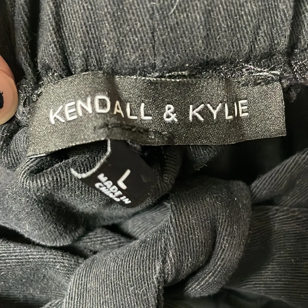 Kendell and Kylie black paper bag pants Cargo size large. gorpcore sporty teach - Image 2