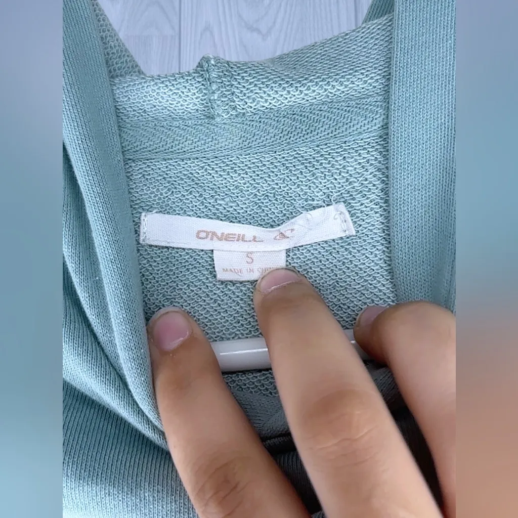 VINTAGE 90’s ONEILL Women’s Pullover Crop Hoodie - Image 6