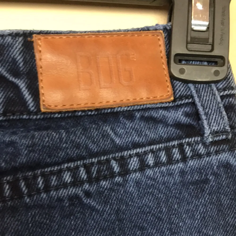 BDG Urban Outfitters Women’s Pax Dark Wash Raw Hem Cropped Denim Jeans - Image 9