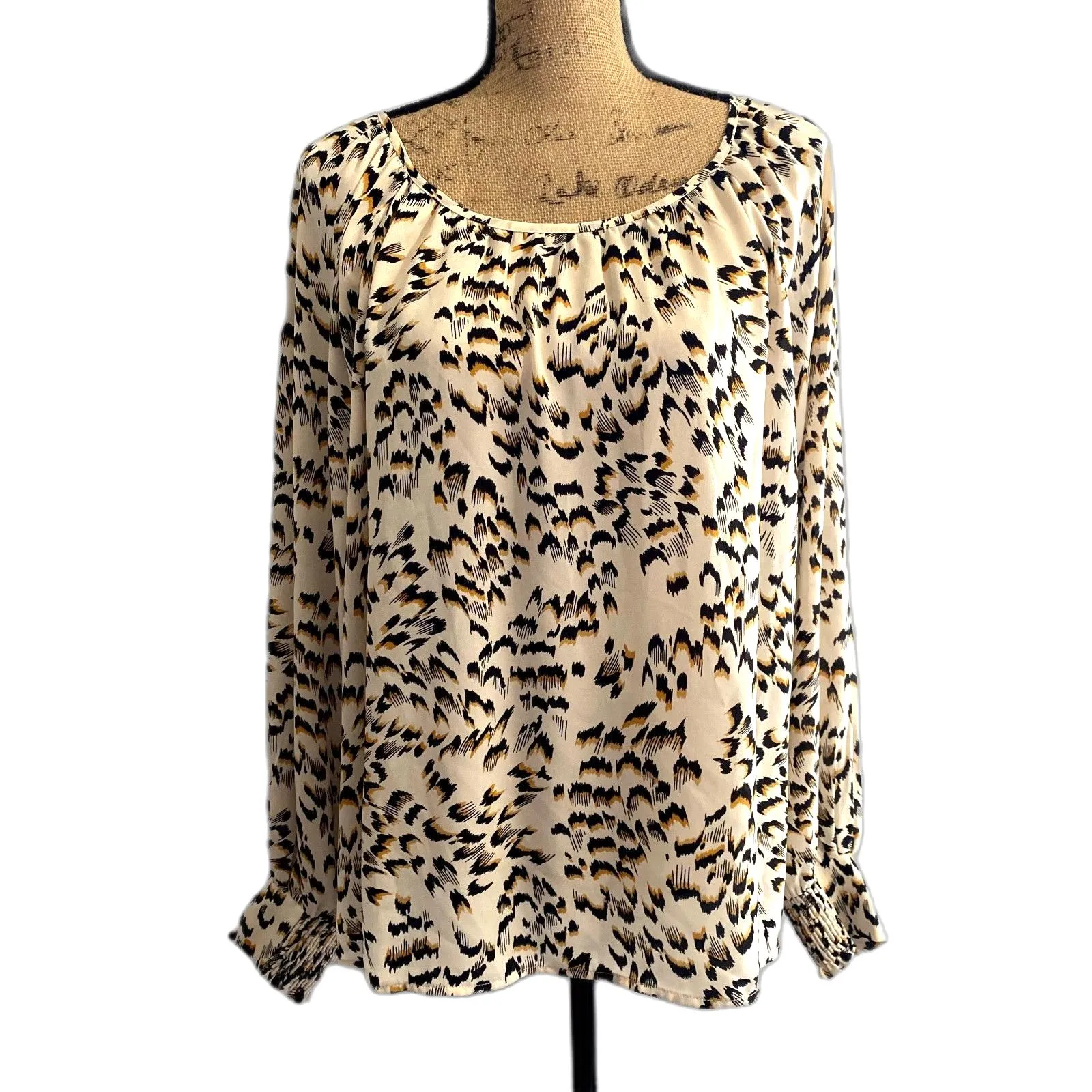 Cabi #4335 Round Trip Blouse Cream Safari‎ Animal Print Size Large - Image 2