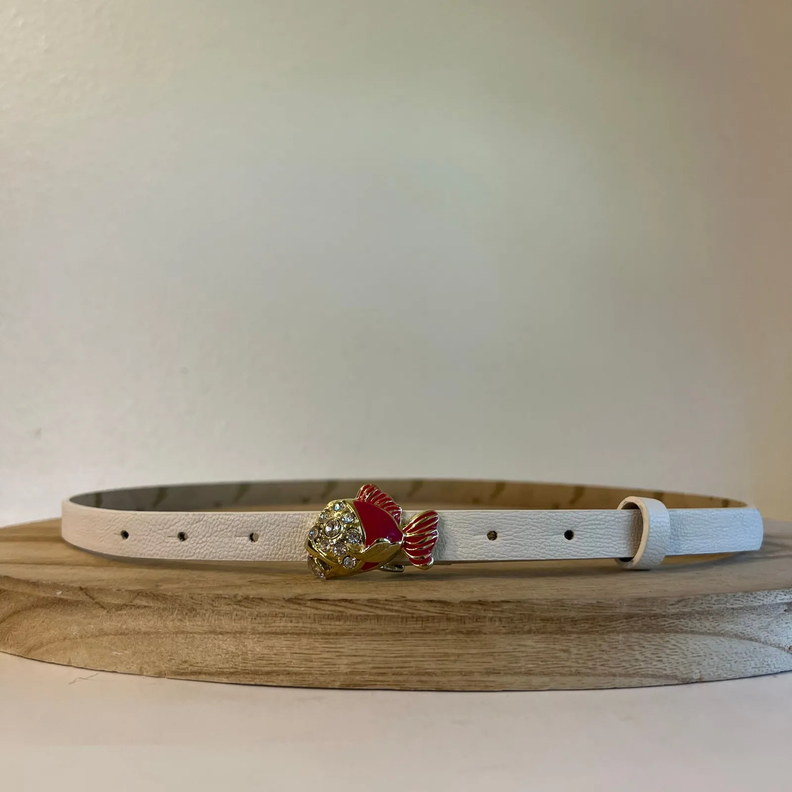 Betsey Johnson White Leather Skinny Thin Fish Embellished Buckle Belt Size Large - Image 11