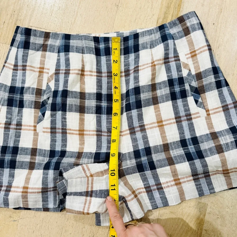 Veronica Beard  plaid Jazmin shorts in navy and camel - Image 7
