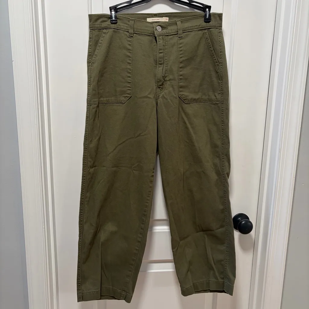 Levi’s Utility Chino Pants size 30 Olive Green Straight Leg Ankle Length - Image 2