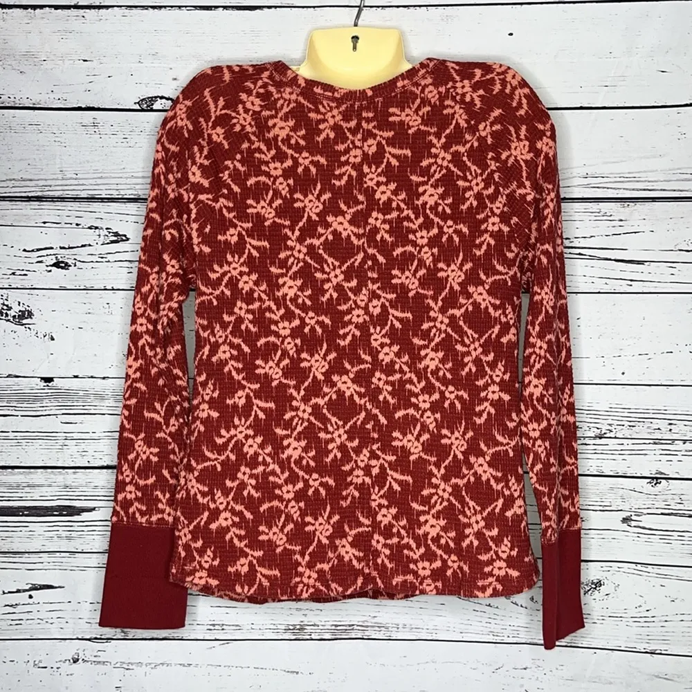 Knox Rose NWT Size L Red & Pink Floral Print Thermal Waffle Knit Top - Image 2