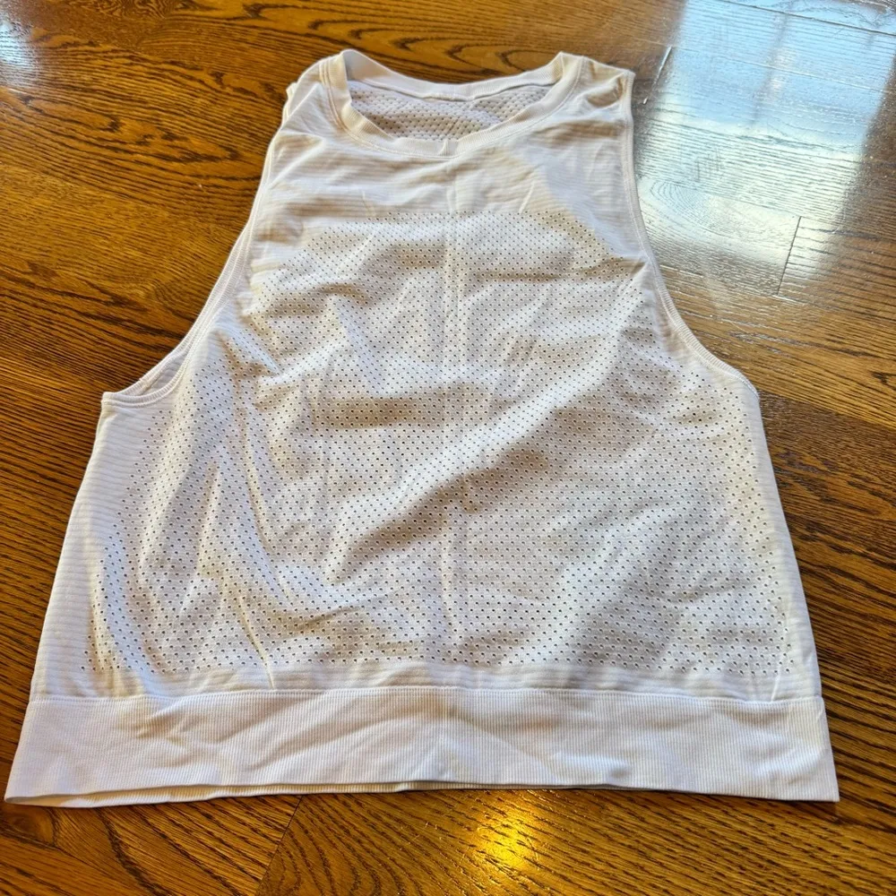 Lululemon Breeze By Muscle Tank II White Size M - Image 3
