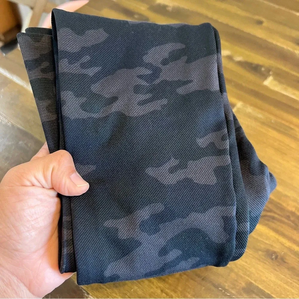 SPANX Look At Me Now Seamless Leggings Camo Camouflage Large Yoga Slimming M - Image 4
