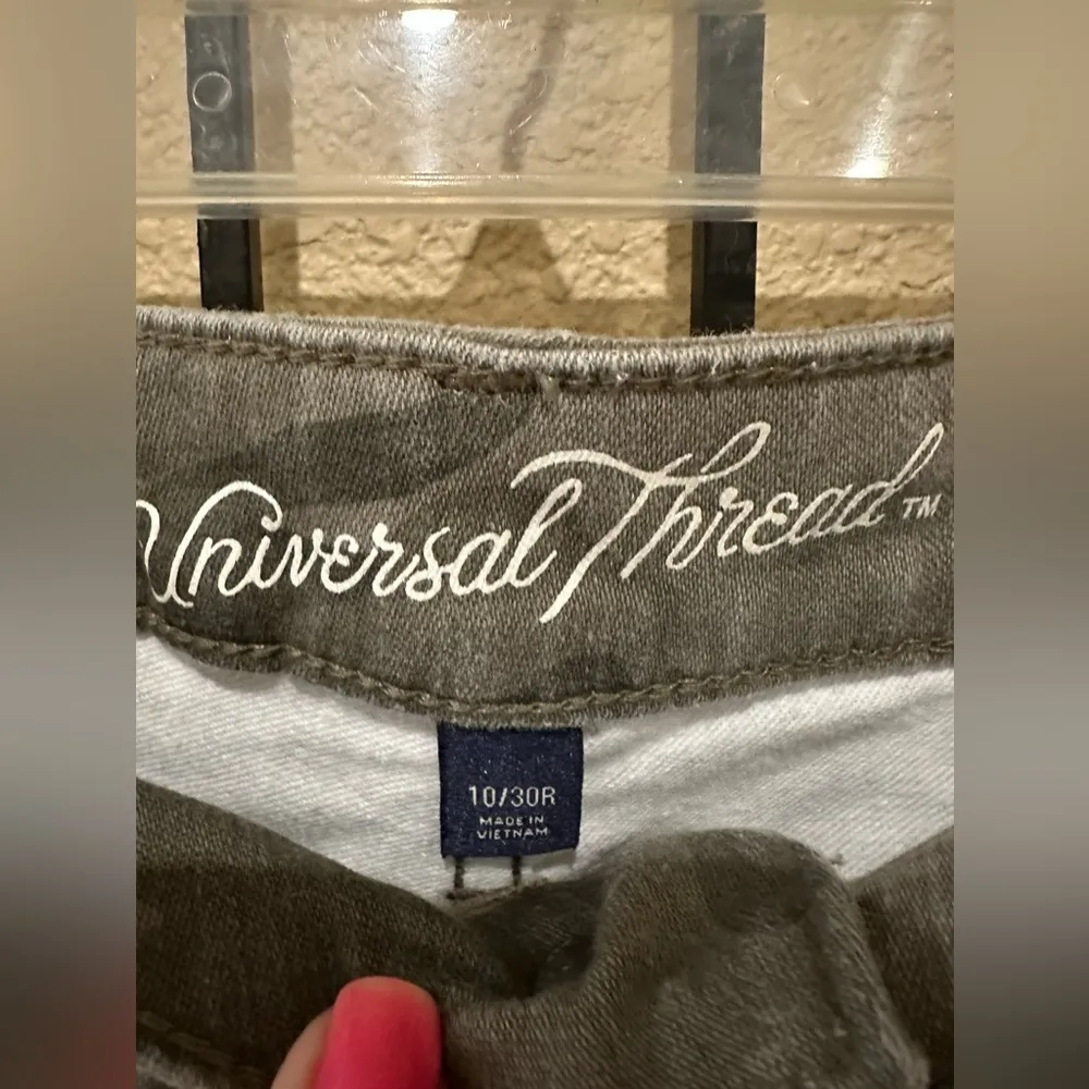 Universal Thread women’s camo jean - Image 3