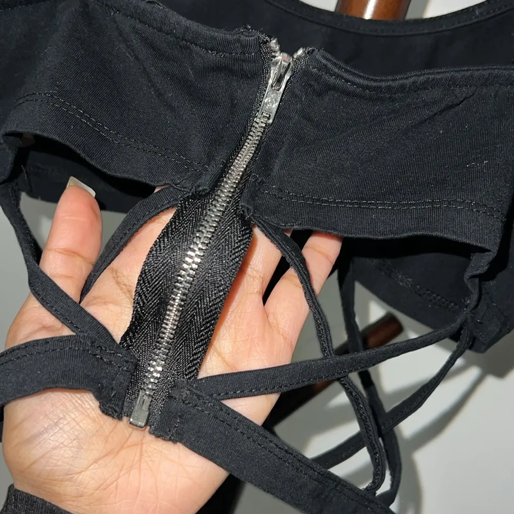 Criss Cross Zip Up Crop Top Black Size XS - Image 3