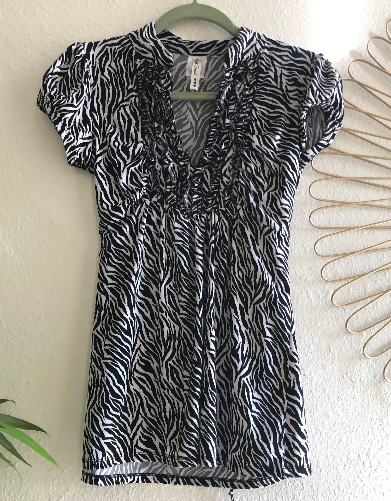 Early 2000s zebra animal print ruffle neck short puff sleeve flare top blouse Size M - Image 2