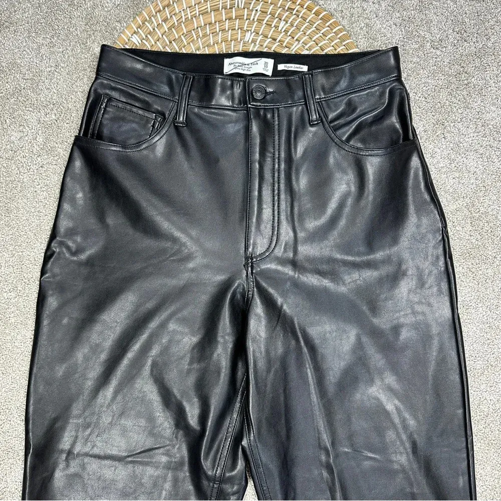 NWT Abercrombie & Fitch Curve Love Vegan Leather The Ankle Straight Size 30/10 - Image 5