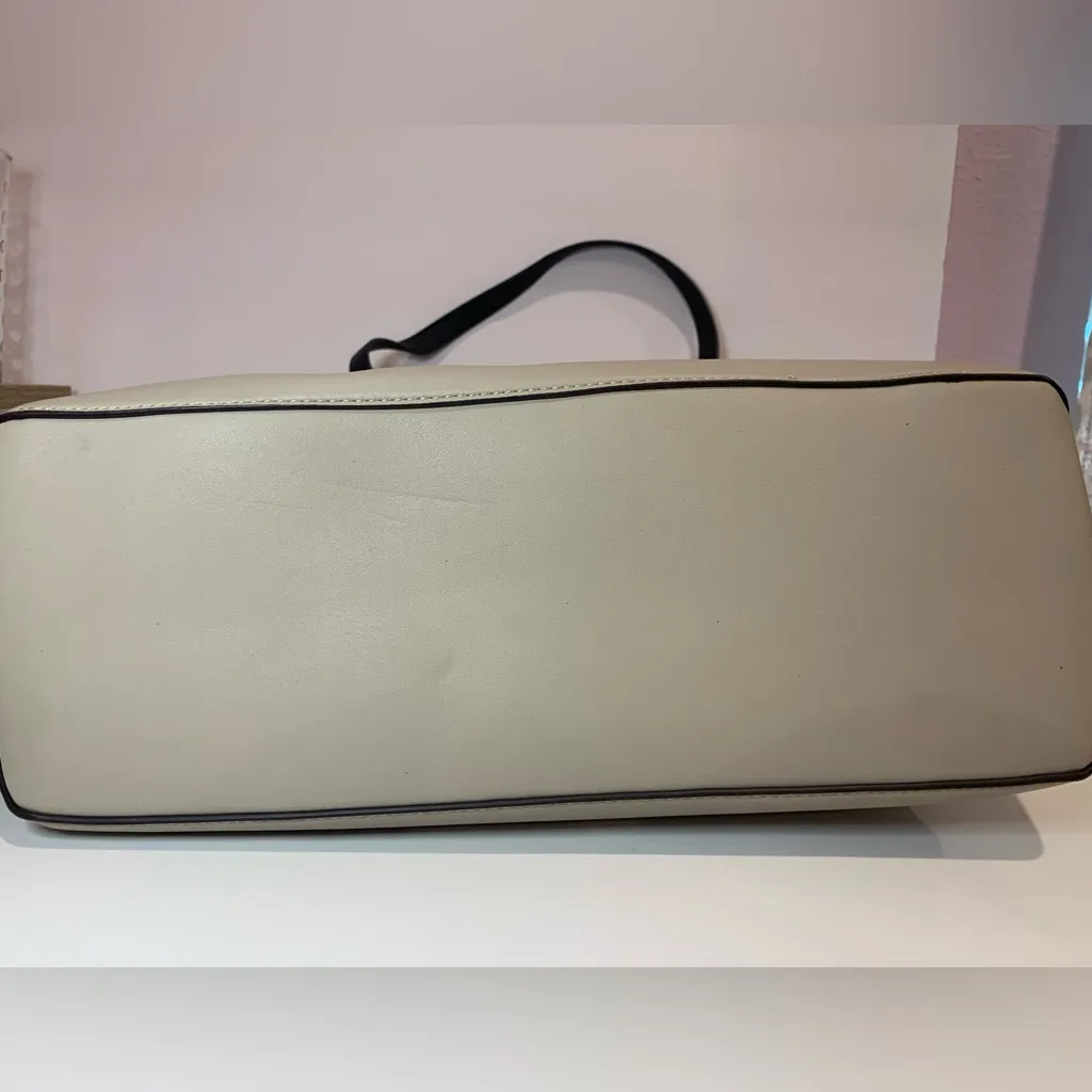 Tommy Hilfiger Beige Tote - Image 3
