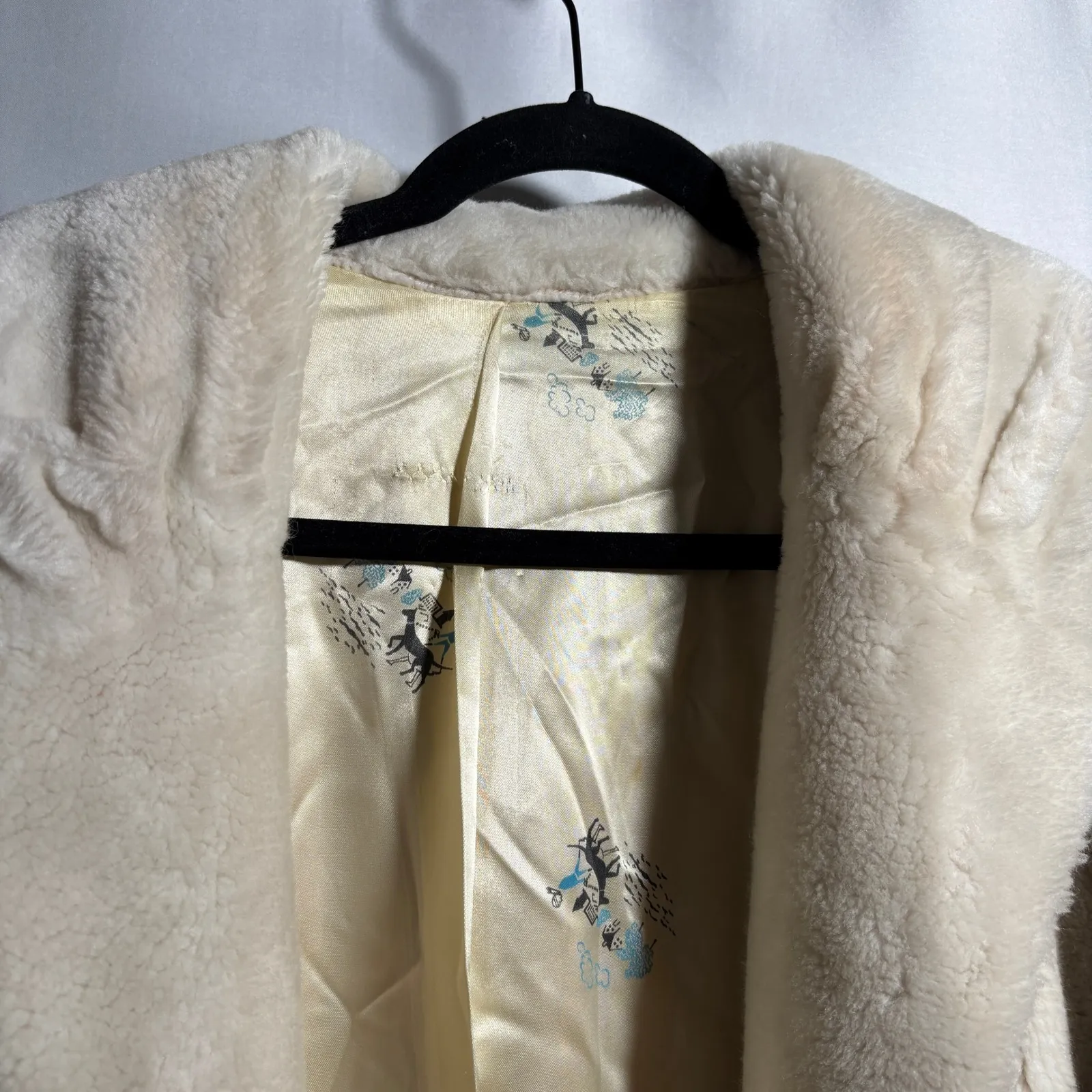 Vintage Cream Faux Fur Womens Coat OSFM Lined Pockets Glam Mob Wife Luxury SEE Size undefined - Image 3