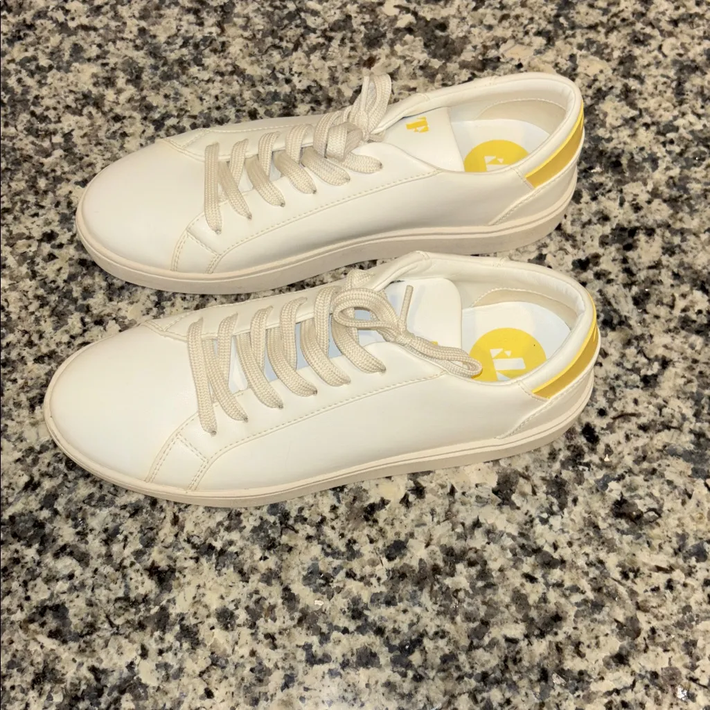 Thousand Fell White Leather Sneakers Size 8 - Image 3