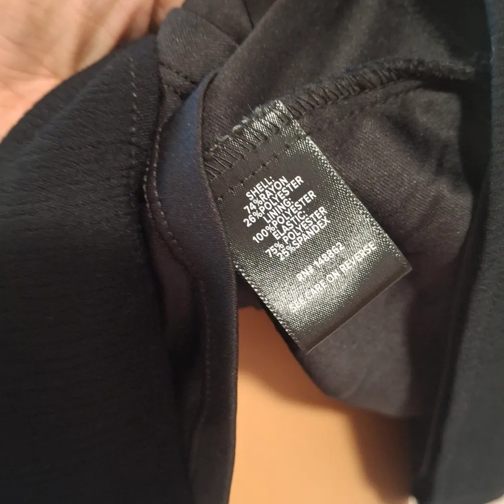 Torrid Sz 4 NWOT  Black Ruffled Tank Top - Image 9