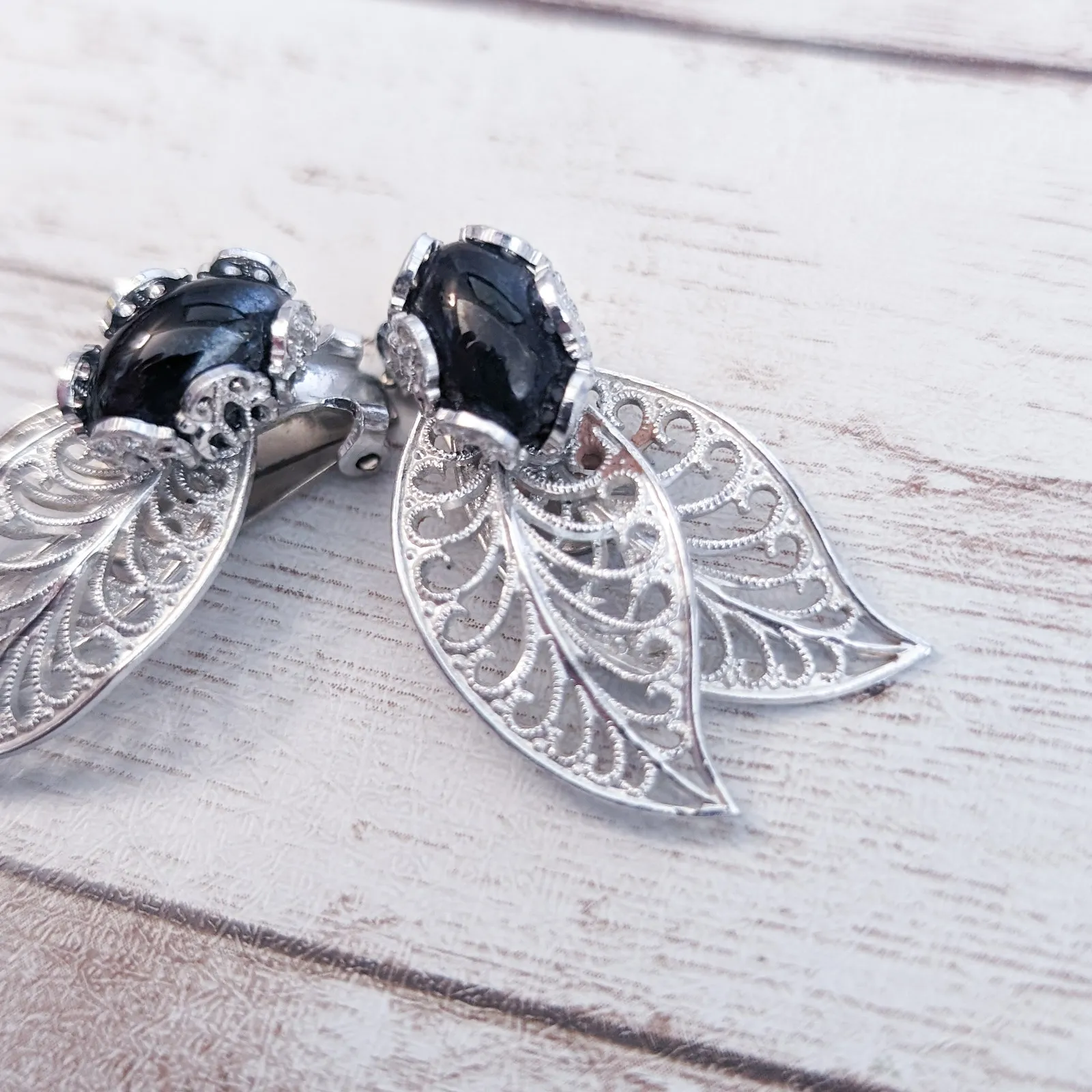 Vintage Clip On Earrings - Image 9