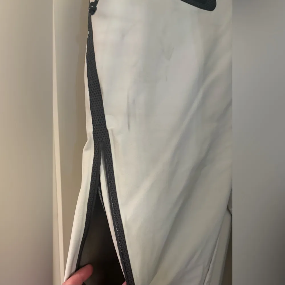 Mountain Hardwear Women's Zip Side, Fleece Lined Soft Shell Pants, Size Small - Image 2