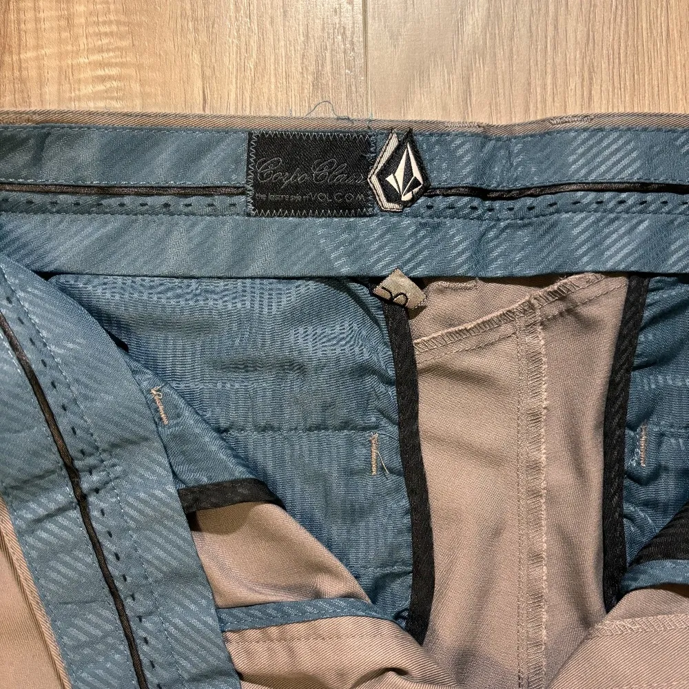 Volcom Men's Corpo Class Leisure Shorts - 30 - Image 4