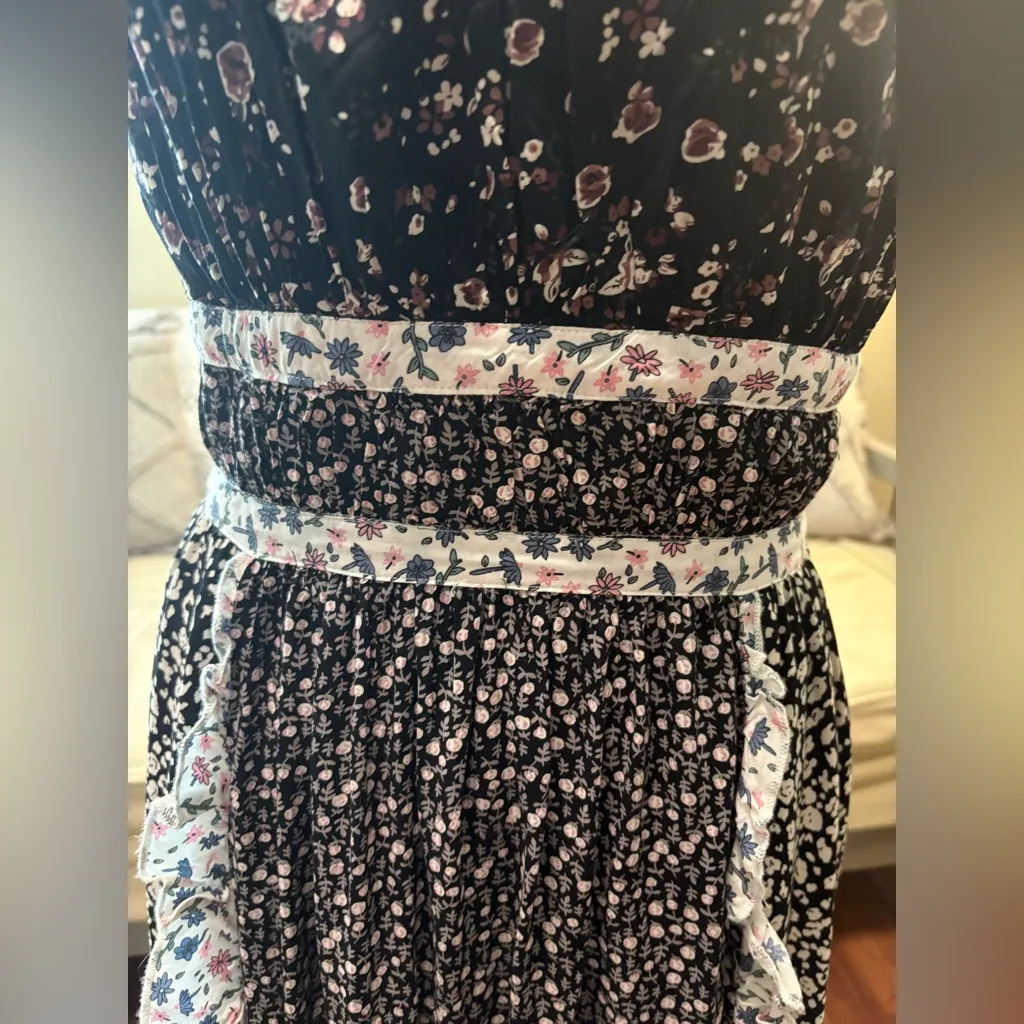 Yessica Maxi in Black Combo
FREE PEOPLE floral prairie sundress - Image 9