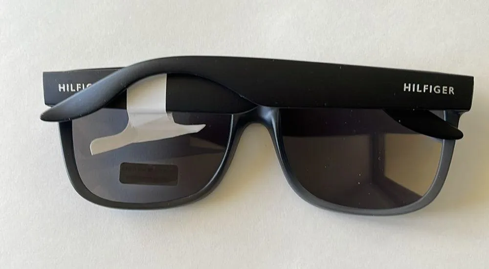 Tommy Hilfiger Black nisex Sunglasses Black Rim - Image 2